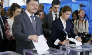 Екзит-пол: Порошенко перемагає уже в першому турі