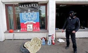 На Донбасі бойовики зламали заступнику голови виборчкому руку