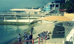 На пляжах Алушти поки що відпочиває лише російський ОМОН
