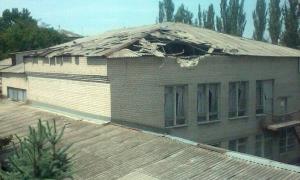 У Слов’янську терористи з гранатометів обстріляли школу, є постраждалі