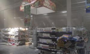 Боевики разнесли гипермаркет в Донецке и целый день выносили из него товары