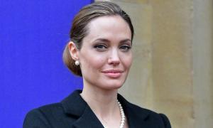 Анджеліна Джолі разом із чоловіком моляться за мир в Україні