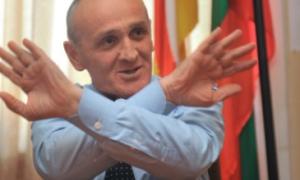 Президент Абхазії подав у відставку