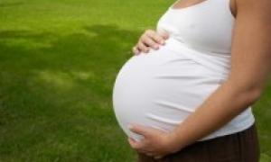 Вагітна африканка чекає одразу 12 дітей