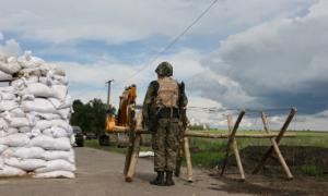 Мешканці Харківщини копають чотириметрові рови на кордоні з Росією