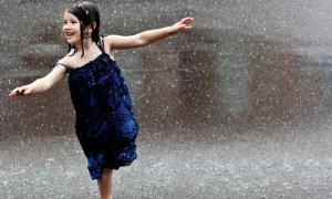 На Україну насувається циклон з Балкан, який принесе зливи та град