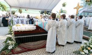 У Лаврі відспівали предстоятеля УПЦ МП митрополита Володимира 