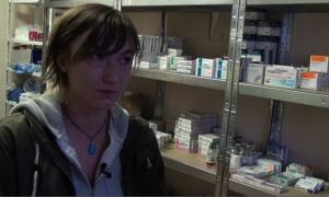 Звірства терористів: полонену дівчину змусили власною кров’ю писати сепаратистські гасла