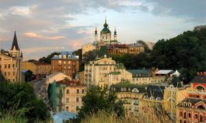 Андріївський узвіз тепер пішохідний у вихідні та свята