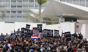 Малазійці пікетують російське посольство, вимагаючи справедливості