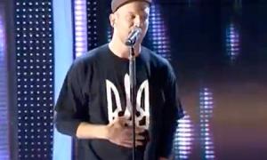 Дорна хочуть заборонити в Росії через футболку з тризубом