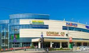 Сепаратисти розграбували торговий центр в Донецьку