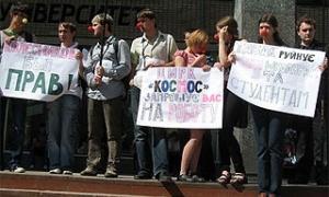 Дмитра Табачника у Донецьку зустріли акцією протесту