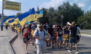 Харківські активісти навідали медсестру, яка добивала ногами протестувальника