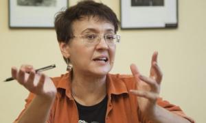 Забужко: Росіяни, які зображають лібералів, просто огладжують корову перед зарізом