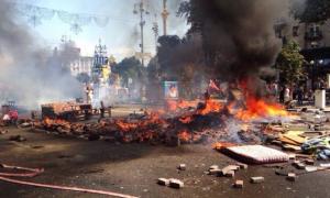 На Майдані, з жінки, що втратила свідомість, зірвали прикраси (відео)