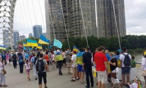 Світом прокотилися марші єдності українців проти російських «миротворців»