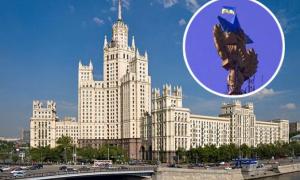 У Москві на сталінській висотці вивісили український прапор