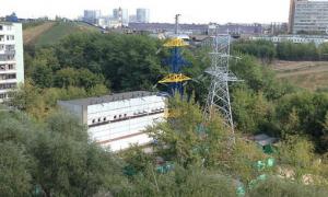 Естафету підхоплено: у Москві перефарбували вишку електропередачі