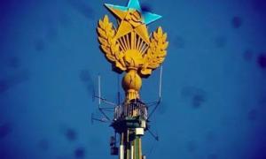 Підлітки, затримані за синьо-жовту зірку на московській сталінці, кажуть, що вони не винні