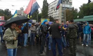 Пікетувальники вирушили до Админістрації президента