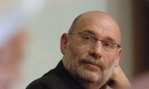 Акунін відмовляється жити у «путінській Росії»