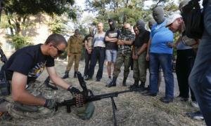 У Маріуполі батальйон «Азов» вчить чоловіків боронити місто від російських окупантів