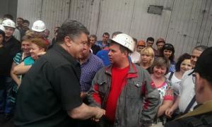 Тільки Порошенко приїхав до Маріуполя, як блокпости в місті обстріляли бойовики