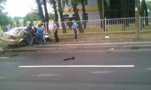 У Донецьку бойовики на крадених автівках б’ються у чисельних ДТП