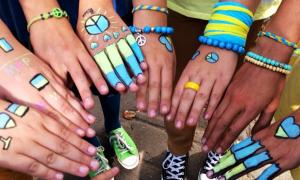 Московські школярі прийшли на навчання у жовто-блакитному