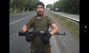 Російський найманець показав награбовані речі зі збитого «Боїнга» (фото)