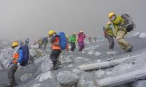 Жертвами виверження вулкана в Японії стали вже 55 людей