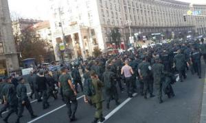 Під АП мітингують солдати Нацгвардії, вимагаючи дембеля