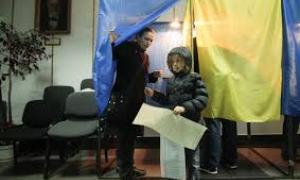 «Народний фронт» та президентський блок утримують лідерство