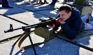 У школах знову будуть проводити початкову військову підготовку