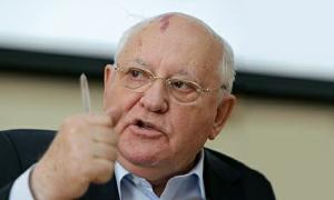 Горбачов полетить до Німеччини, щоб «захистити» там Путіна