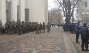 До Верховної Ради вже стягують правоохоронців