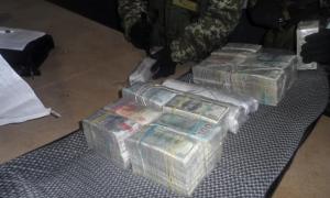 Українець віз у Росії 700 тисяч доларів та 12 мільйонів рублів