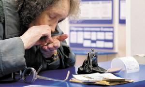 Зарплати заморозити, пенсії урізати, освіту та медицину зробити платними