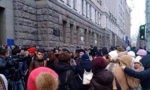 Харків’яни пікетують міську раду і скандують: «Гепу на нари»