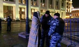 У Москві вранці затримали активістів, які цілу ніч простояли на Манежці