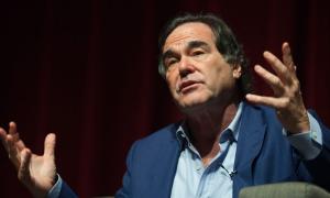 Американський пропутінський режисер Олівер Стоун зніме фільм про втечу Януковича