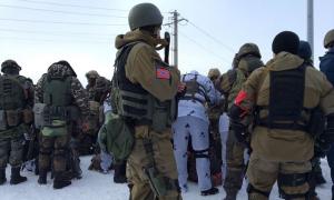 Полторак підтвердив, що українських «кіборгів» при ротації обшукують бойовики