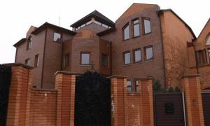 У маєтку Януковича на Оболоні з’явився новий власник