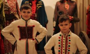 Олег Скрипка вперше показав на камери своїх синів