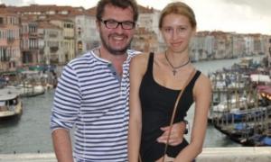 ЗМІ: Пономарьов кілька років живе з юною дочкою кримського мільйонера