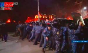 Російські поліцейські закидали вірмен димовими шашками