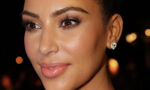 Кім Кардашян показала тіло у бікіні на снігу