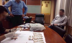 НА ПОЛТАВЩИНІ МІЛІЦІЯ ЗАТРИМАЛА ЧИНОВНИКА ПОДАТКОВОЇ МІЛІЦІЇ З ПІВМІЛЬЙОННИМ ХАБАРОМ (ФОТО)