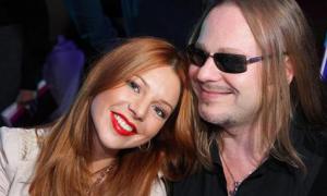 Володимир Пресняков натякнув на вагітність своєї молодої дружини